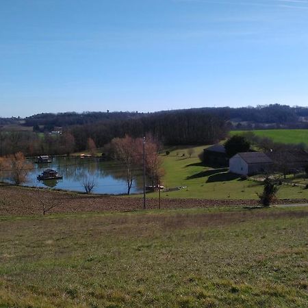 Cabanes Flottantes Du Lac De Pelisse Douzains Exterior foto
