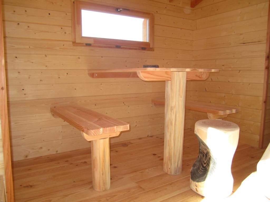 Cabanes Flottantes Du Lac De Pelisse Douzains Quarto foto