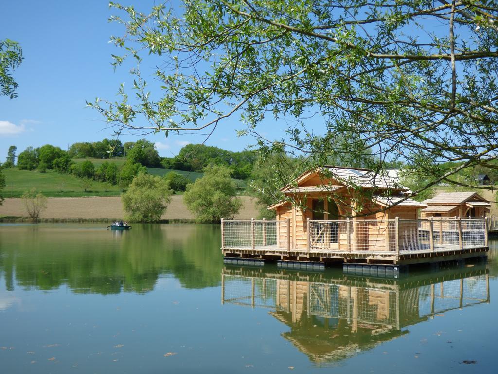 Cabanes Flottantes Du Lac De Pelisse Douzains Exterior foto