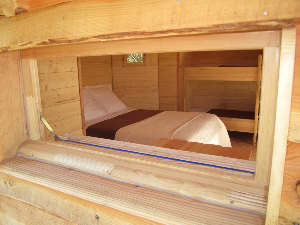 Cabanes Flottantes Du Lac De Pelisse Douzains Quarto foto