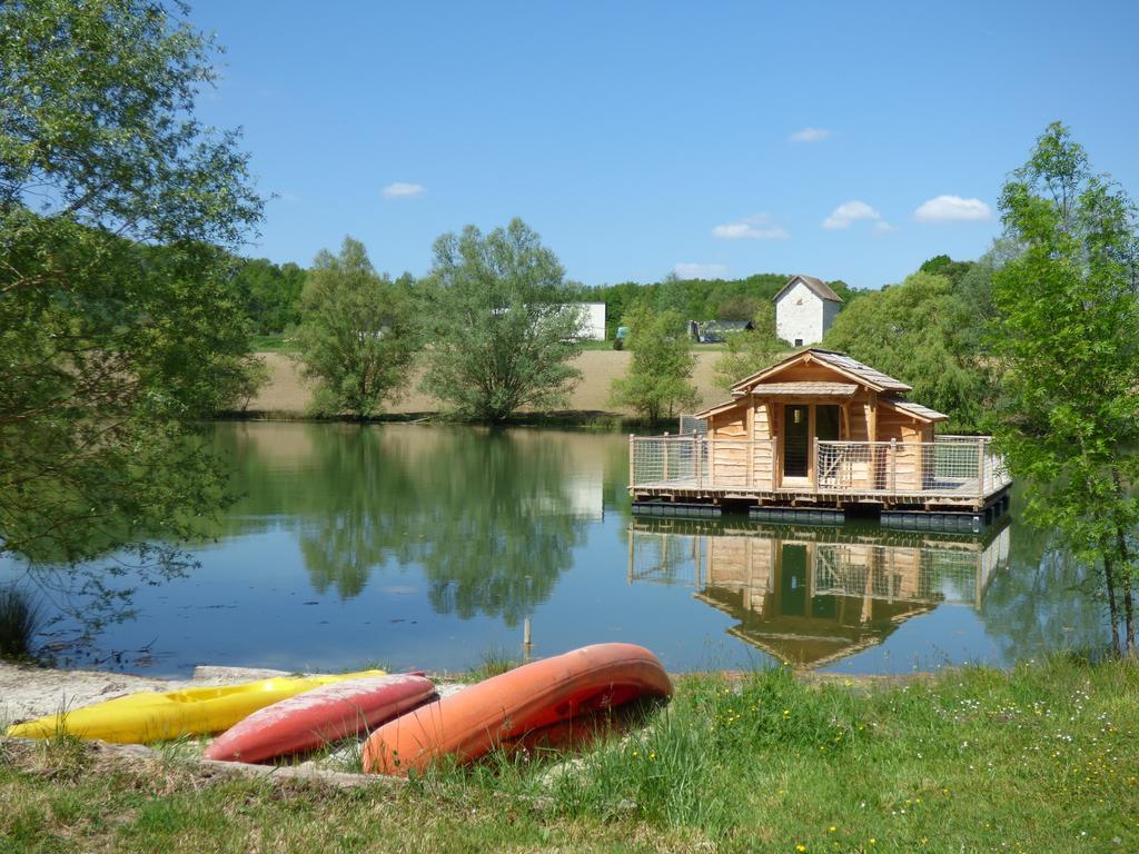 Cabanes Flottantes Du Lac De Pelisse Douzains Exterior foto
