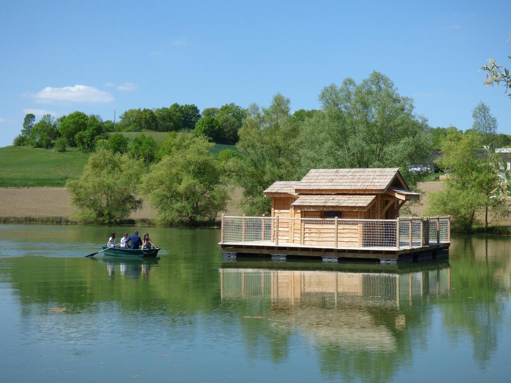Cabanes Flottantes Du Lac De Pelisse Douzains Exterior foto