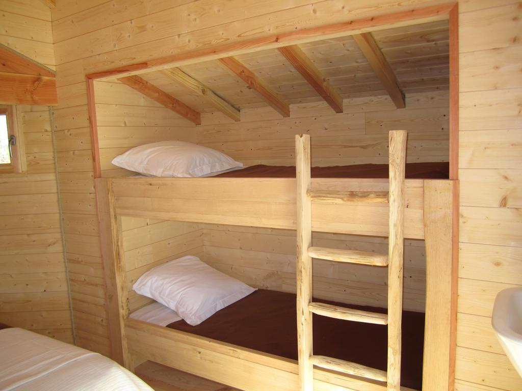 Cabanes Flottantes Du Lac De Pelisse Douzains Quarto foto